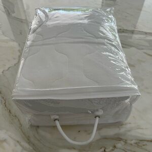 KING WHITE 200 TC MATTRESS PAD NEW!